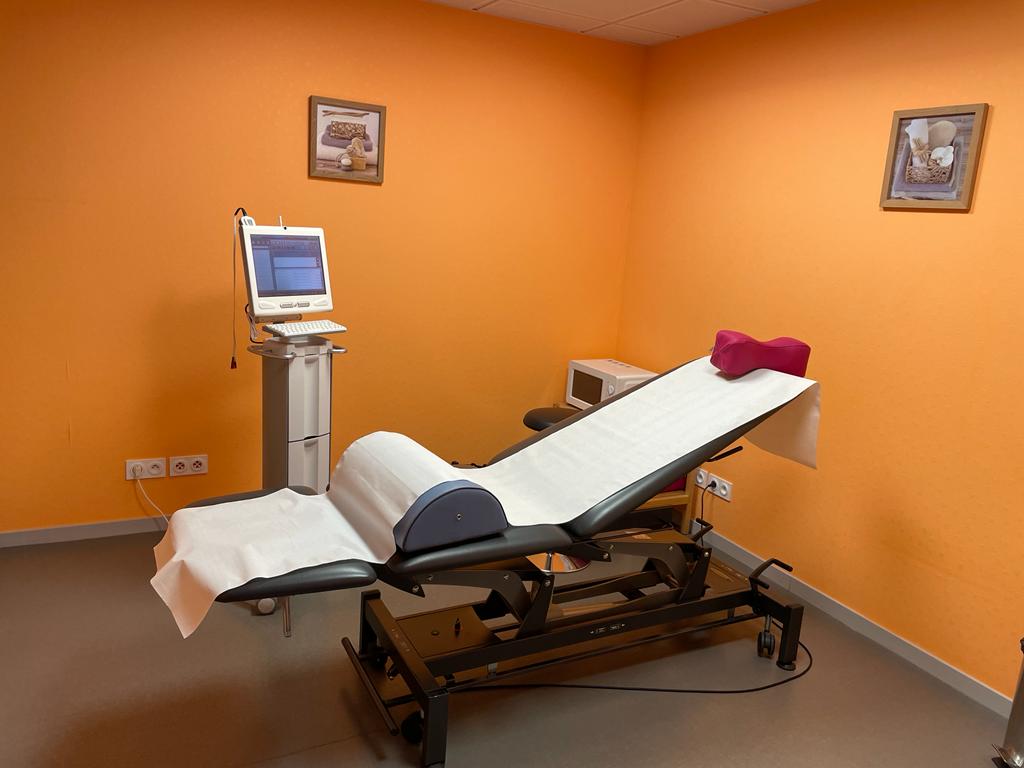 Photo lit kinésithérapeute